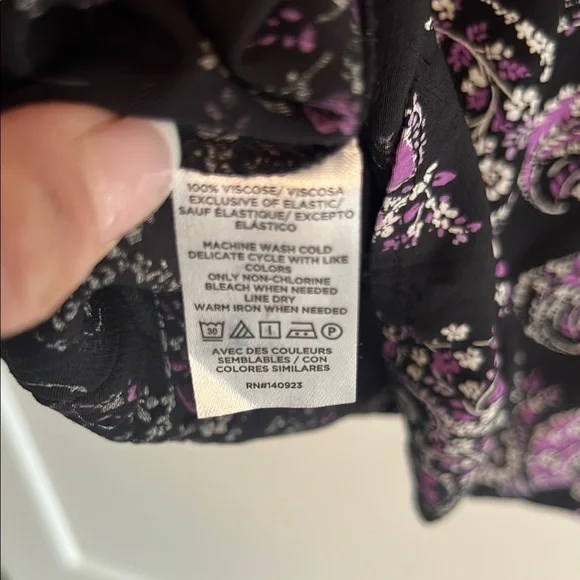 LOFT Black and Purple Paisley Women's Top - size small - Picture 9 of 10